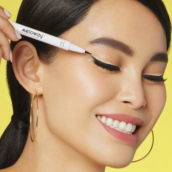 Super Black Your Way Eyeliner + Remover - Picture 2 of 5